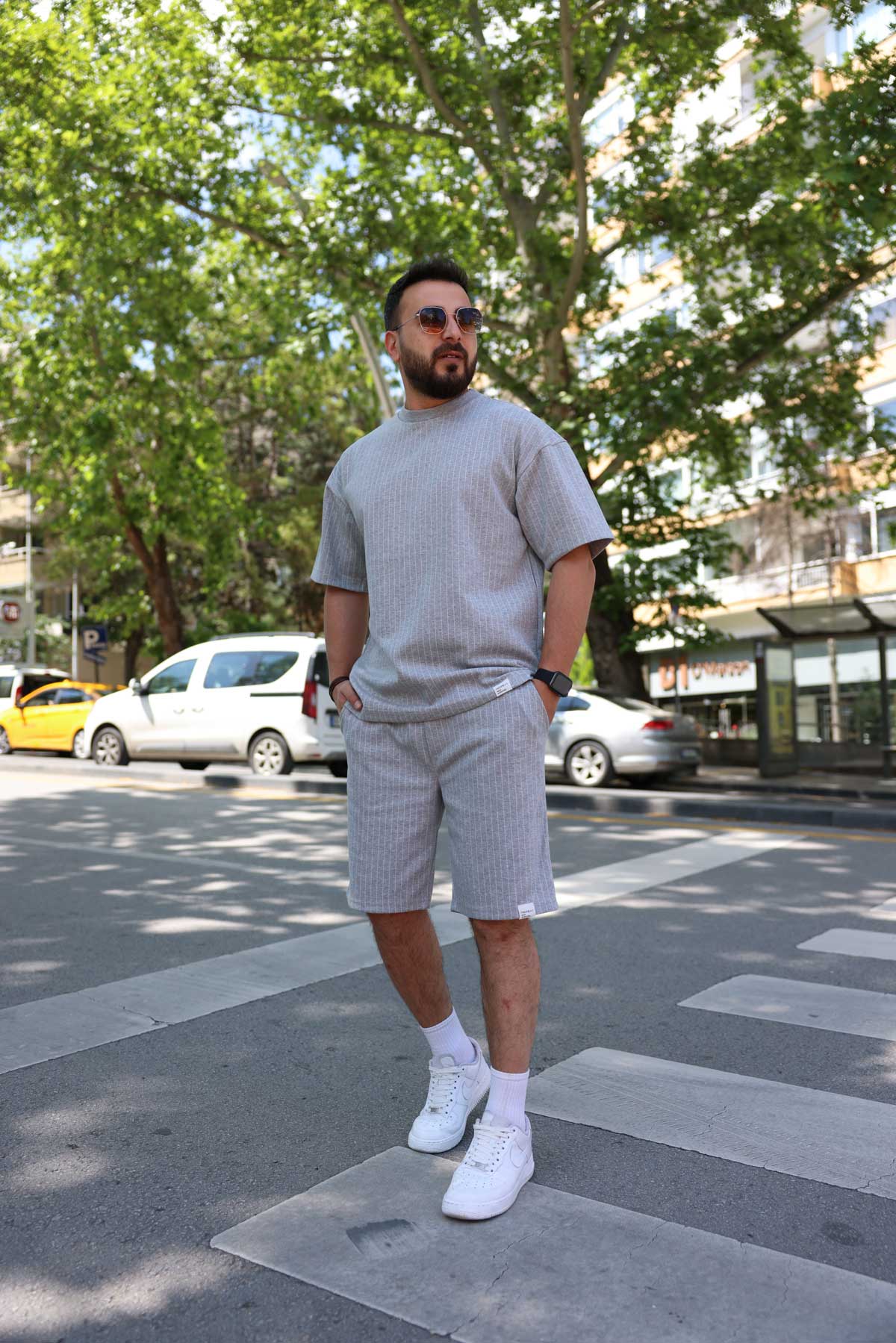 Gri Çizgili Takım