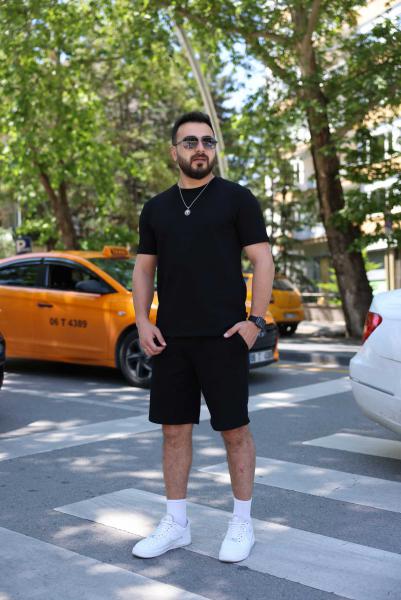Siyah Şortlu Takım