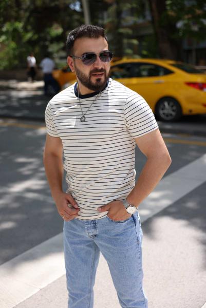 Beyaz Bisiklet Yaka Siyah Çizgili Slimfit Tişört