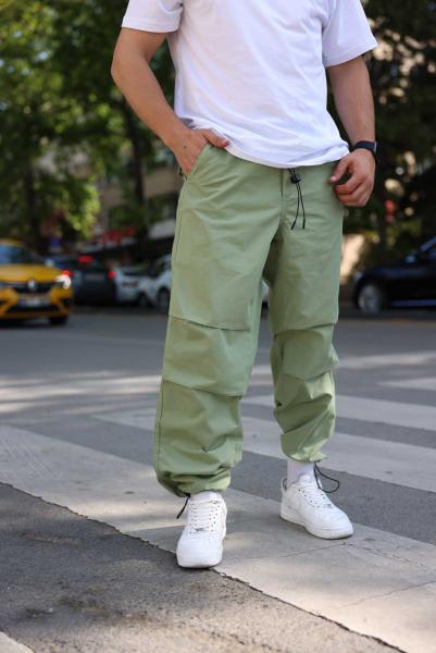 Yeşil Paraşüt Kumaş Lastikli Paça Detay Pantolon